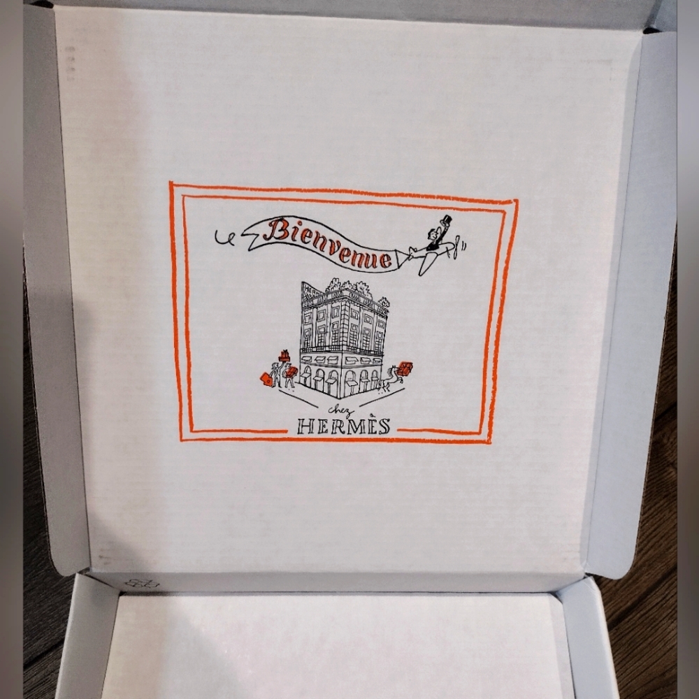 Hermes packaging gift box with ribbon